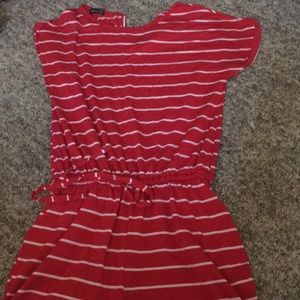 Jumper with belt and pockets